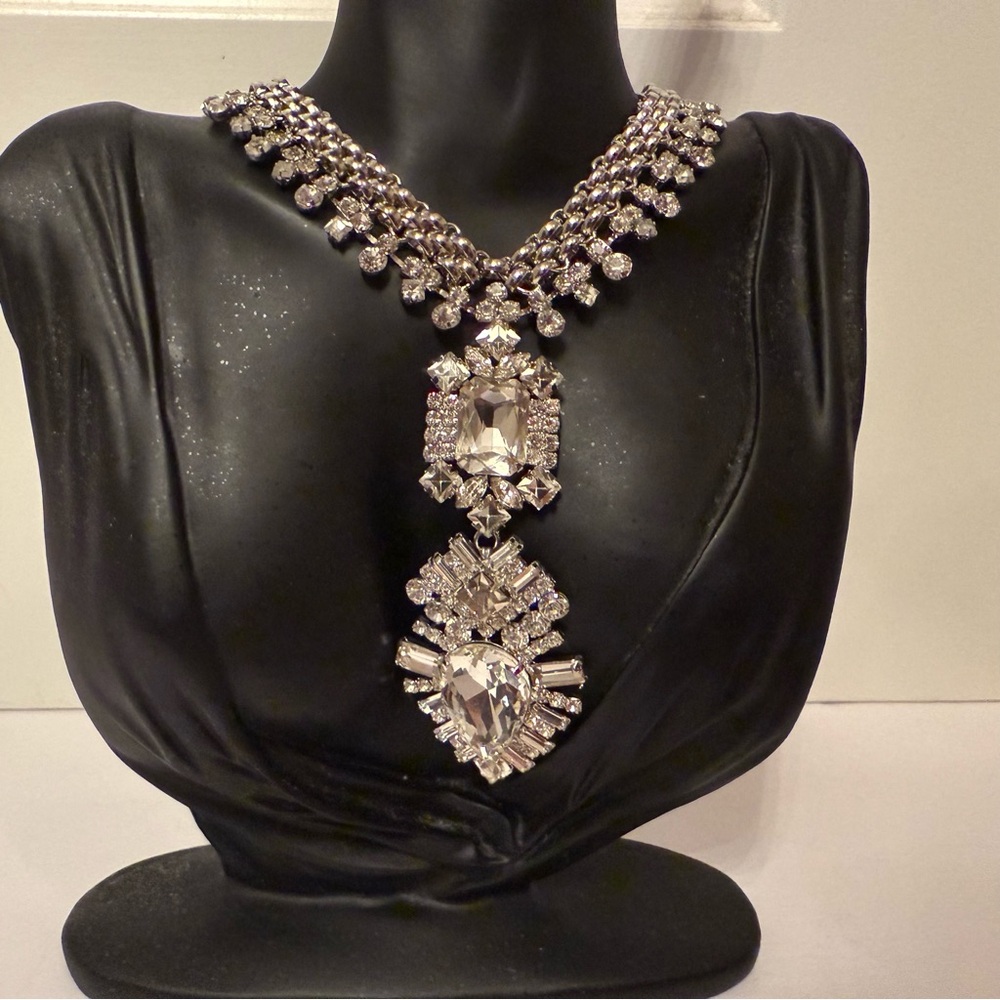 VINTAGE NECKLACE SILVER TONE RHINESTONE PRONG SET MULTI SHAPE STATEMENT DROP - Picture 5 of 10
